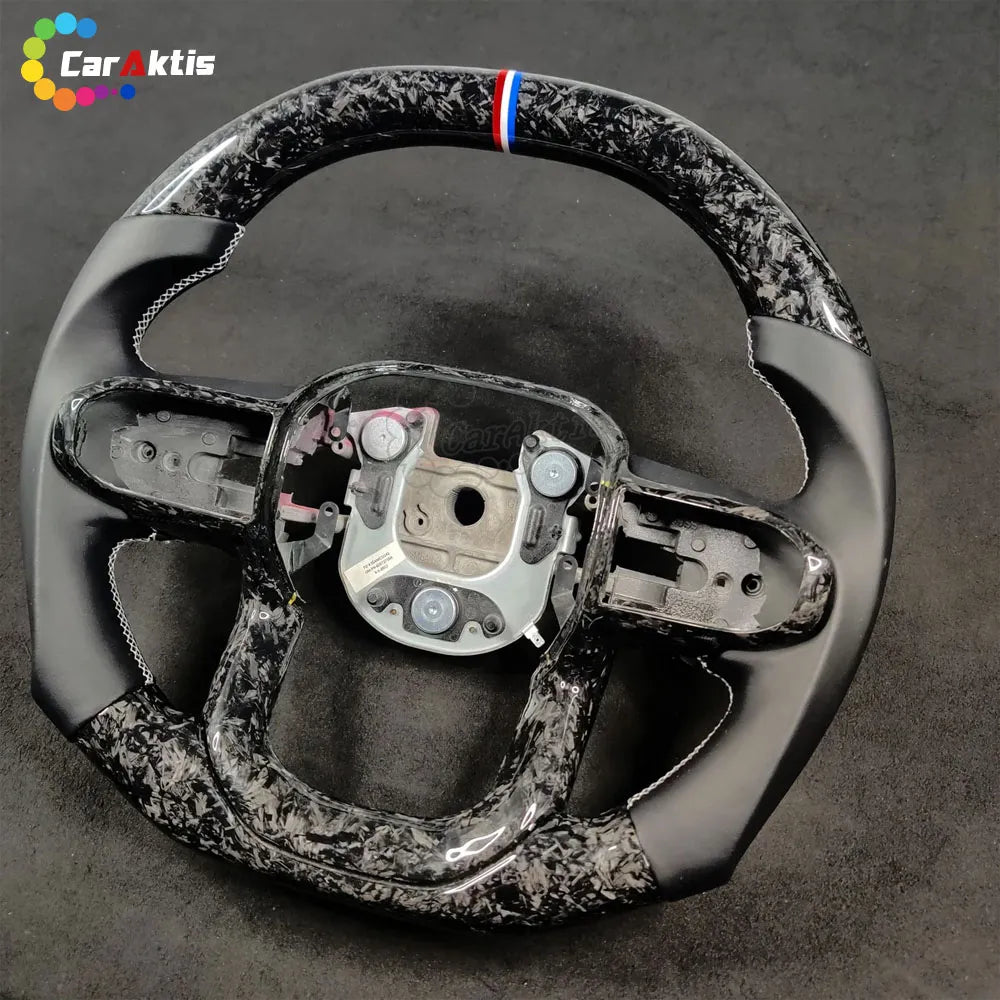 The custom steering wheel—crafted from black-and-white marble-patterned forged carbon fiber and premium perforated leather grips—exudes a sense of ultimate luxury.