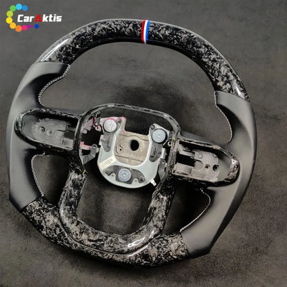 The custom steering wheel—crafted from black-and-white marble-patterned forged carbon fiber and premium perforated leather grips—exudes a sense of ultimate luxury.
