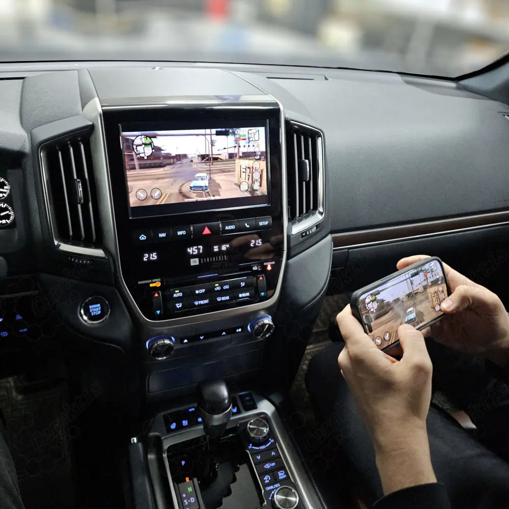 Mobile phone mirroring feature displaying a mobile game on the car&